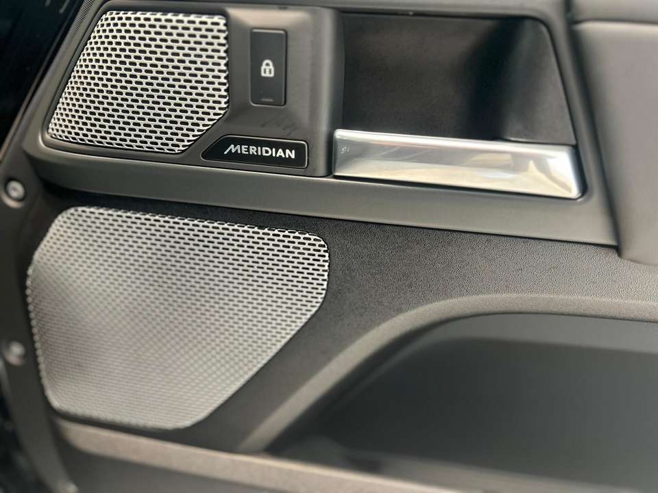 Land Rover Defender - Imagem 13