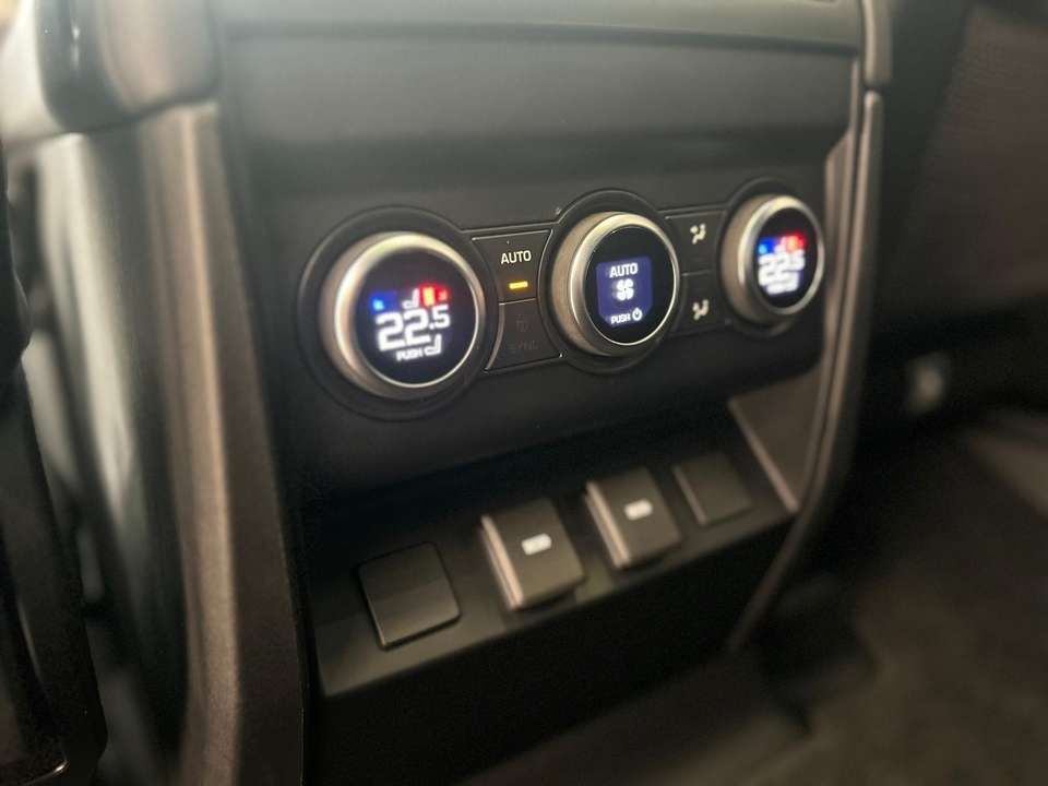 Land Rover Defender - Imagem 15