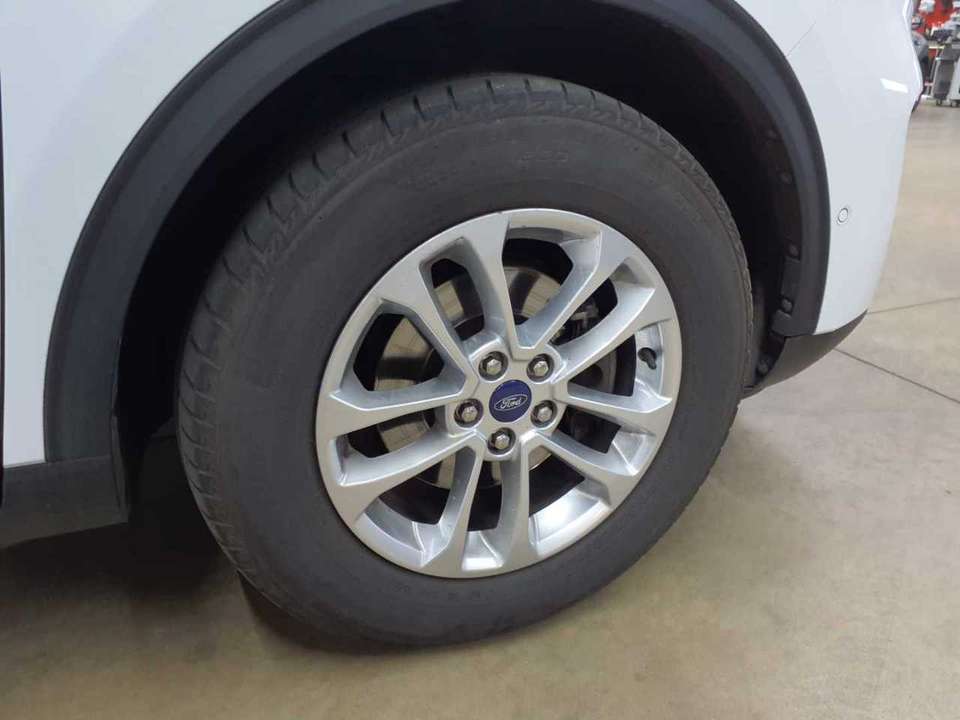 Ford Kuga - Imagem 13