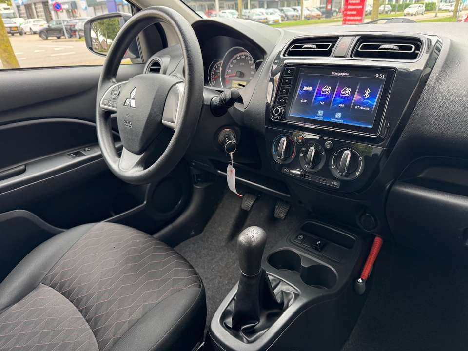 Mitsubishi Space Star - Imagem 18