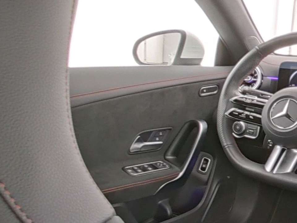 Mercedes-Benz CLA 180 - Imagem 4