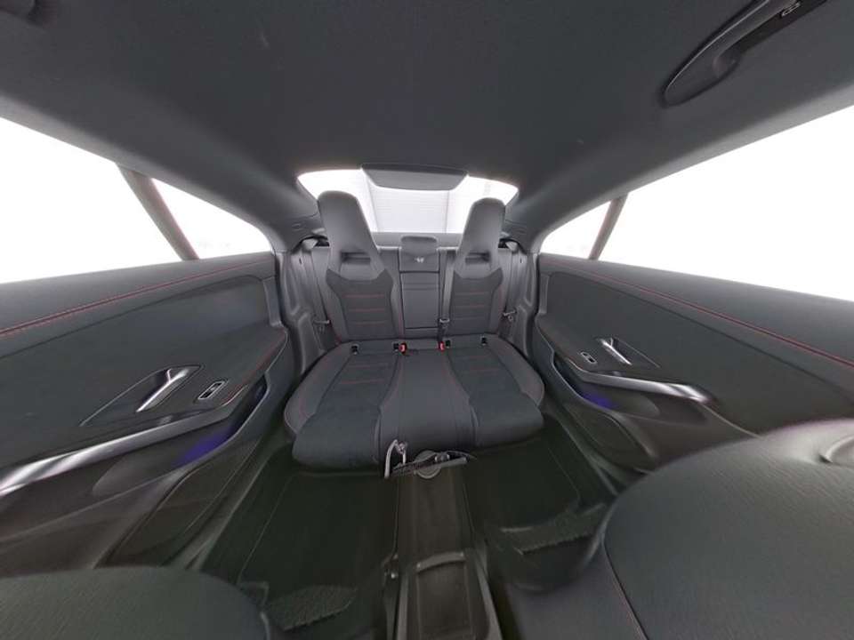Mercedes-Benz CLA 180 - Imagem 5