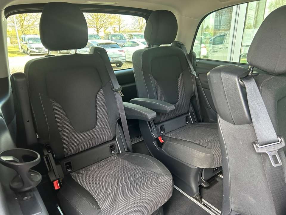 Mercedes-Benz V 220 - Imagem 14