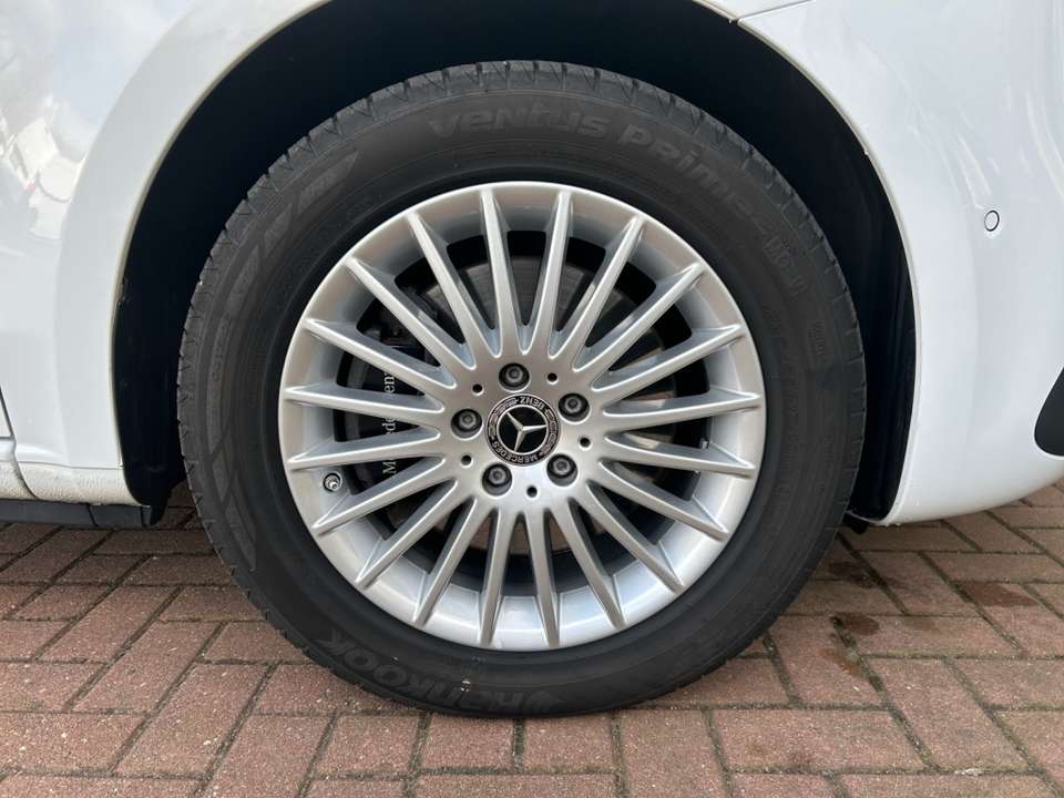 Mercedes-Benz V 220 - Imagem 15