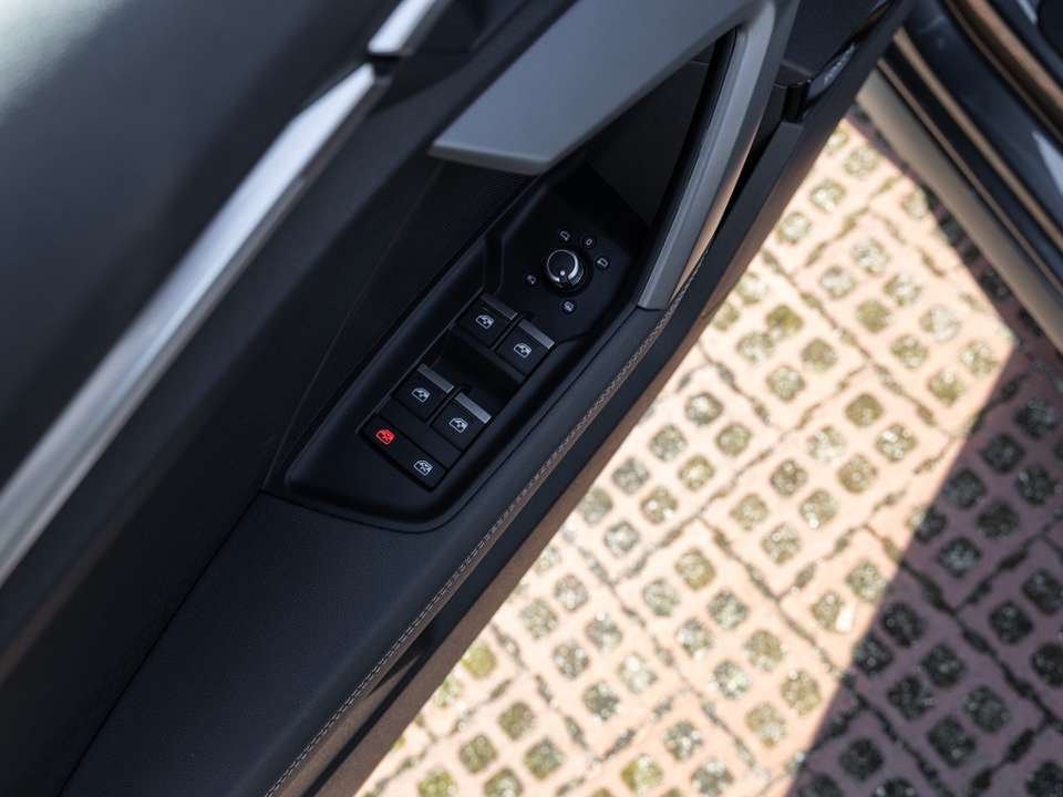 Mercedes-Benz EQE SUV - Imagem 13