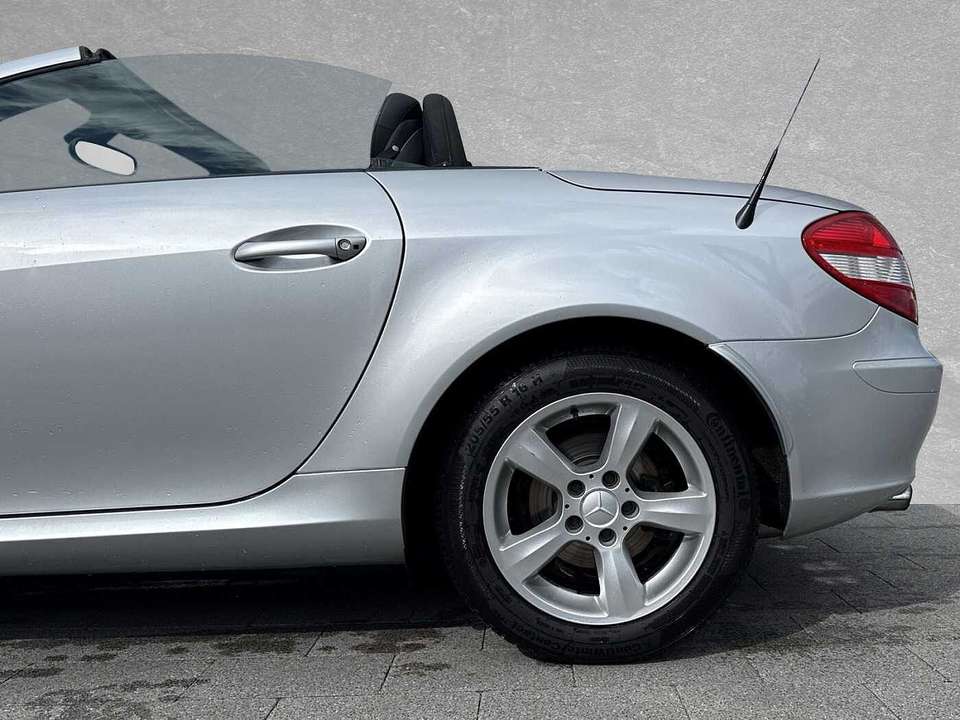 Mercedes-Benz SLK 200 - Imagem 9