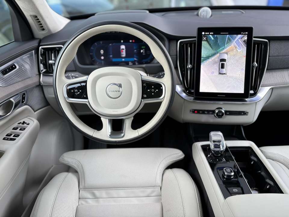 Volvo XC90 - Imagem 8