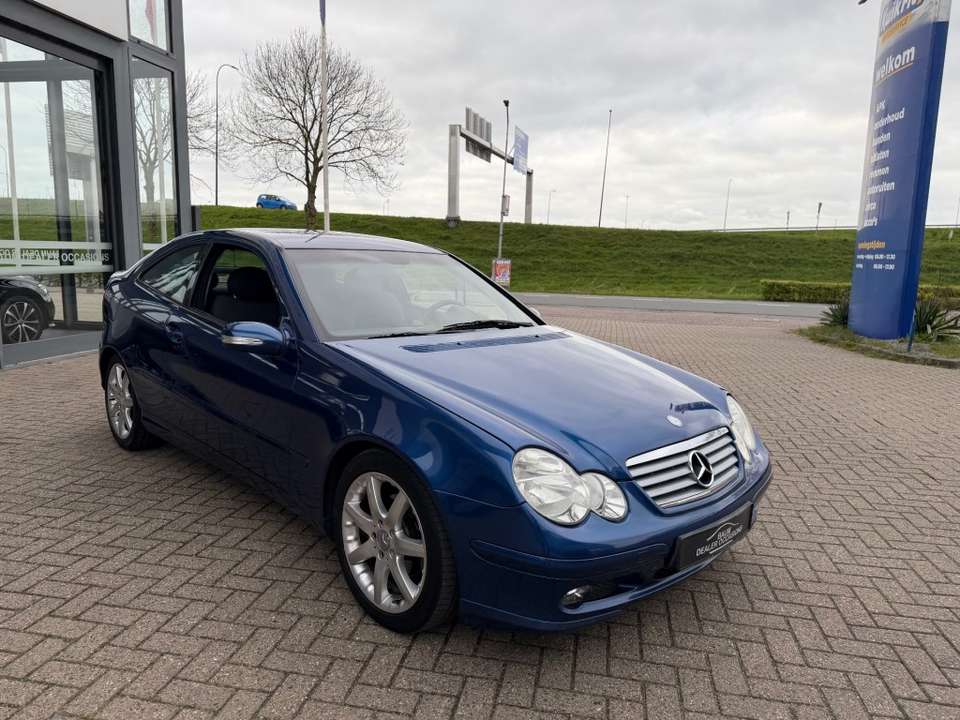 Mercedes-Benz C 180 - Imagem 11