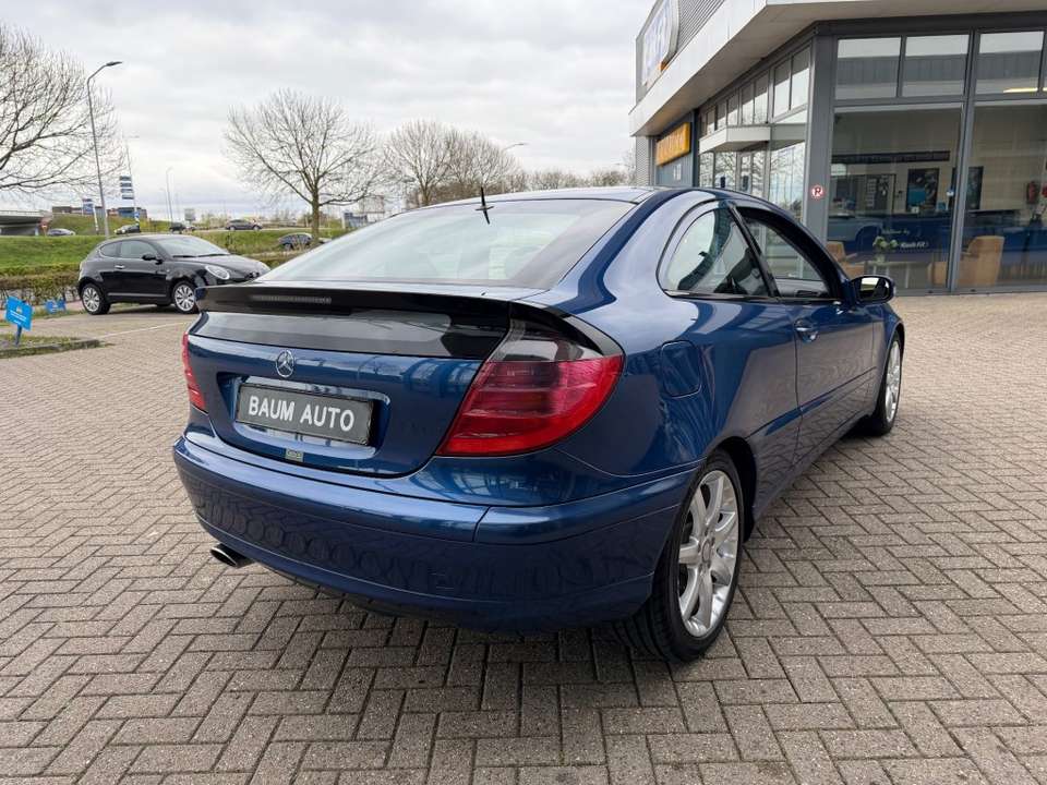 Mercedes-Benz C 180 - Imagem 12