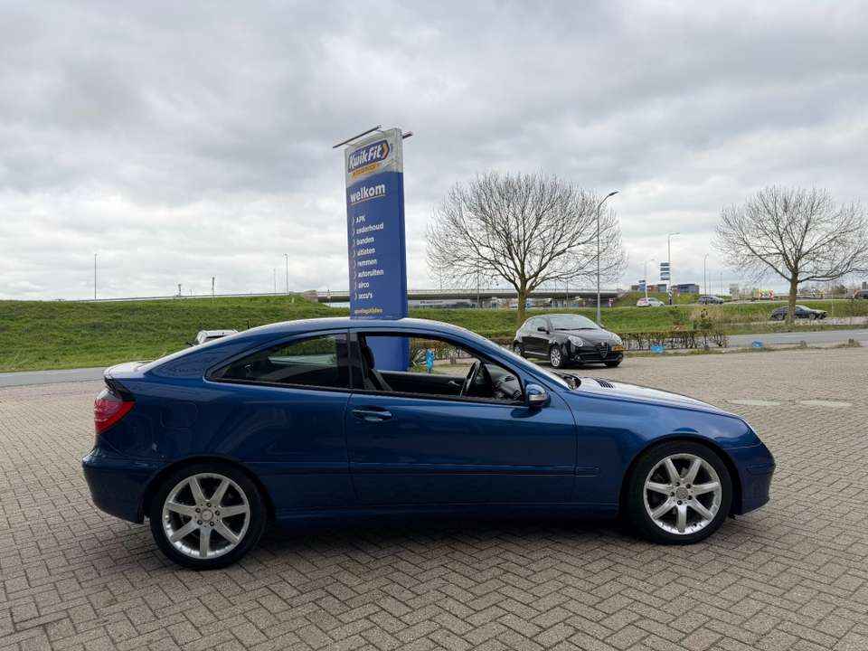 Mercedes-Benz C 180 - Imagem 13