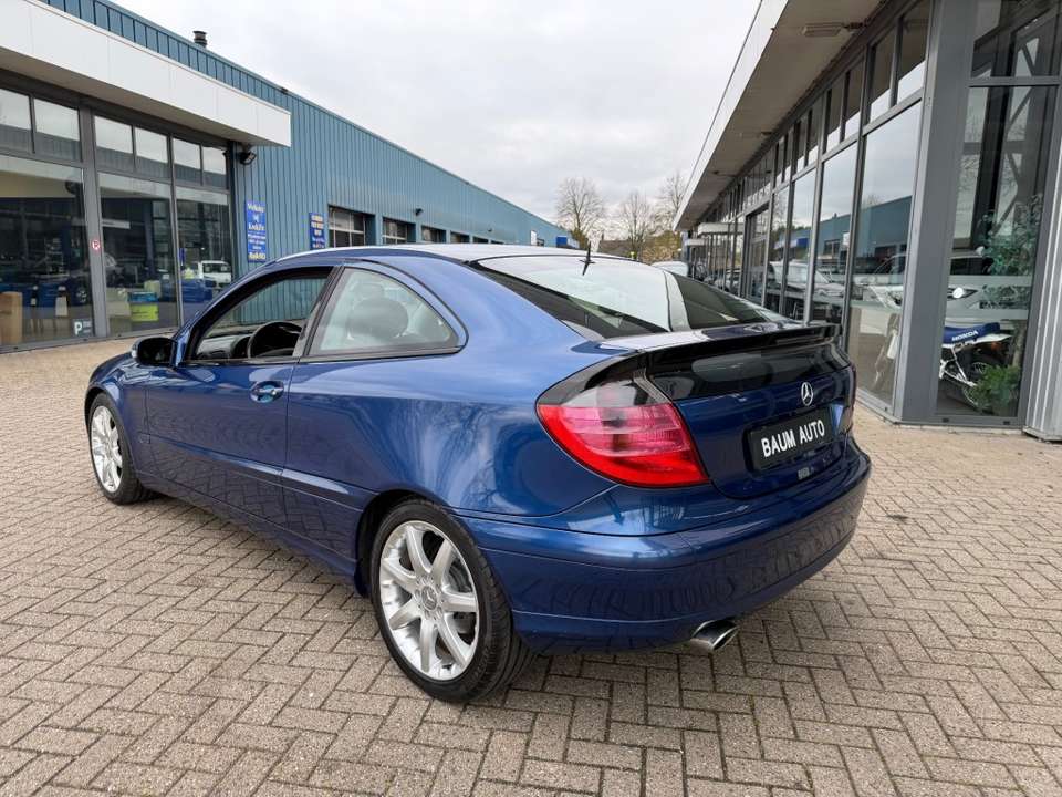 Mercedes-Benz C 180 - Imagem 16