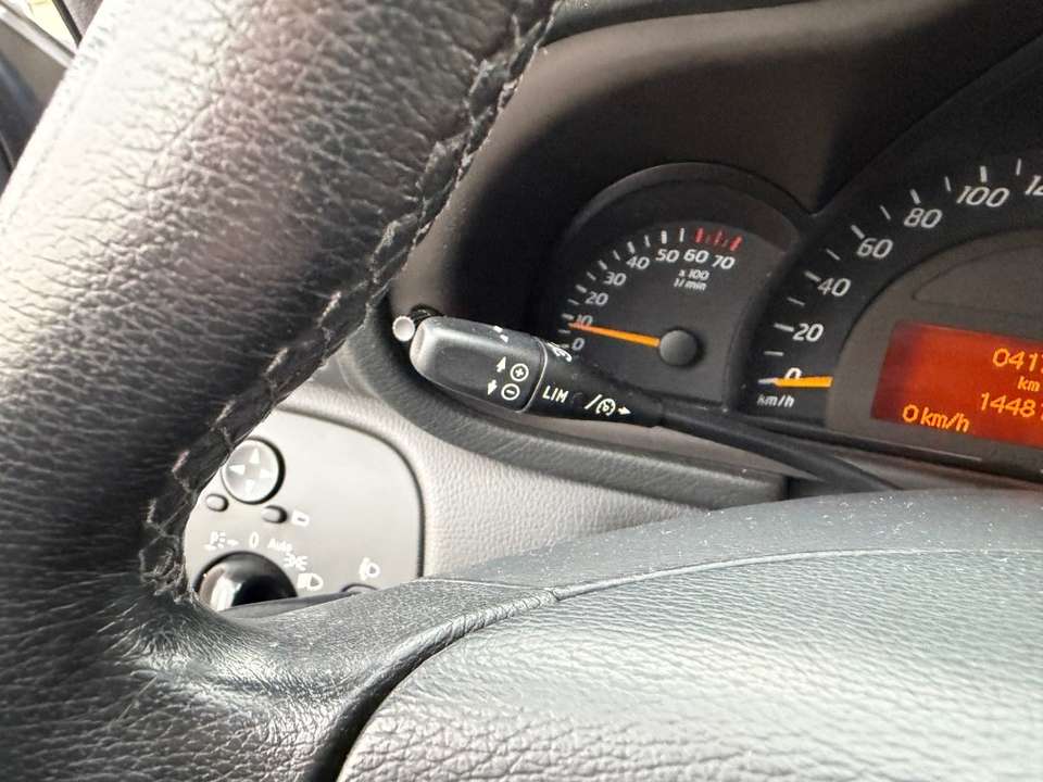 Mercedes-Benz C 180 - Imagem 17