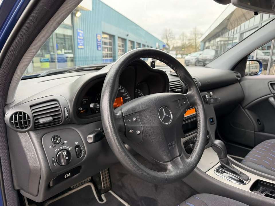 Mercedes-Benz C 180 - Imagem 18