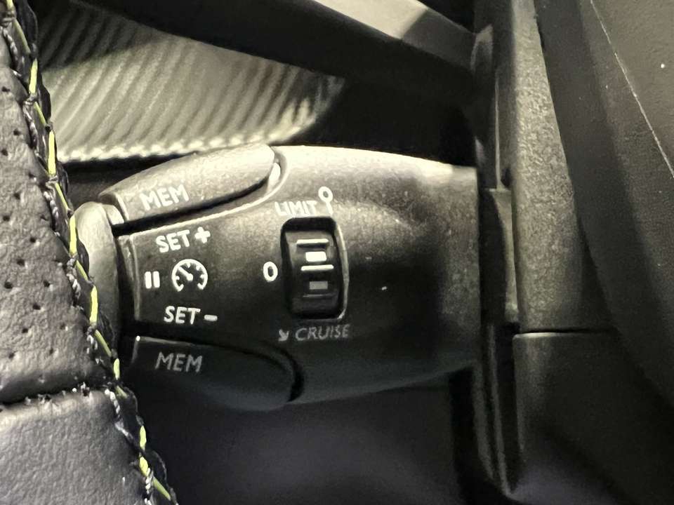 Peugeot e-208 - Imagem 17