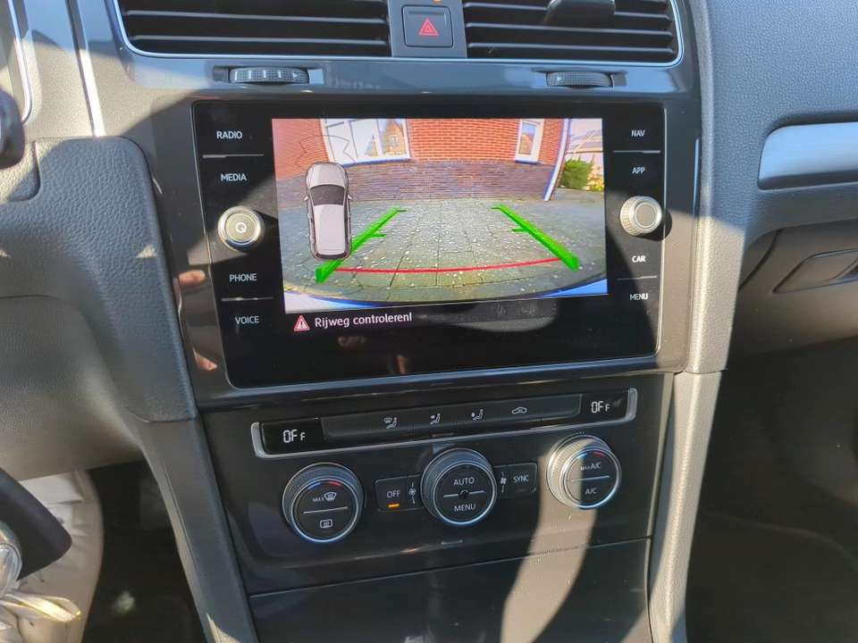 Volkswagen e-Golf - Imagem 12