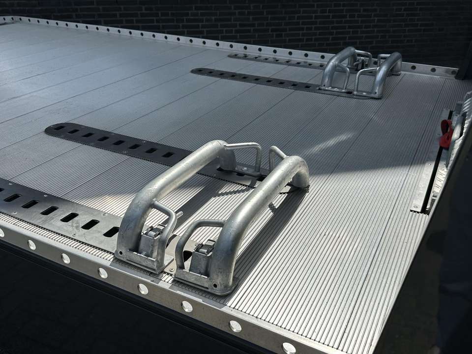 Mercedes-Benz Sprinter - Imagem 10