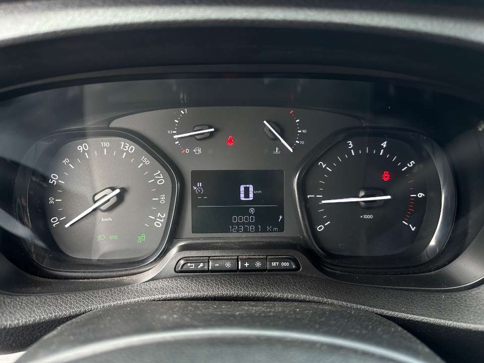 Opel Vivaro - Imagem 14