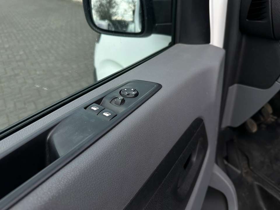 Opel Vivaro - Imagem 17