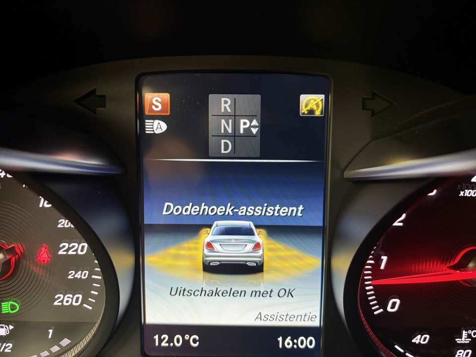 Mercedes-Benz C 180 - Imagem 14