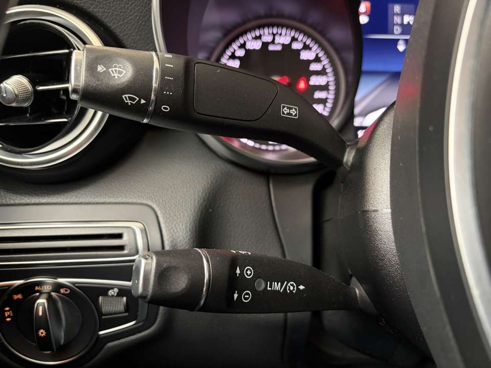 Mercedes-Benz C 180 - Imagem 17