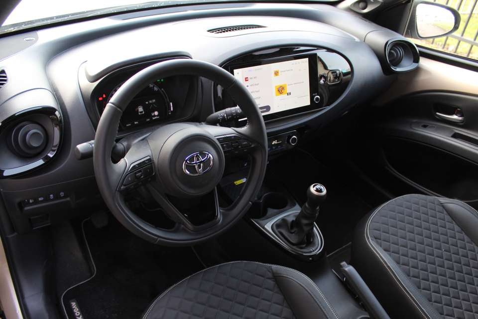 Toyota Aygo X - Imagem 2
