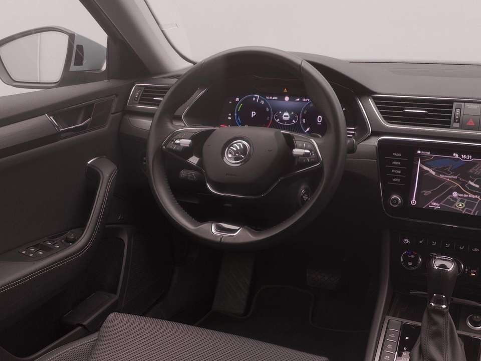 Skoda Superb - Imagem 8