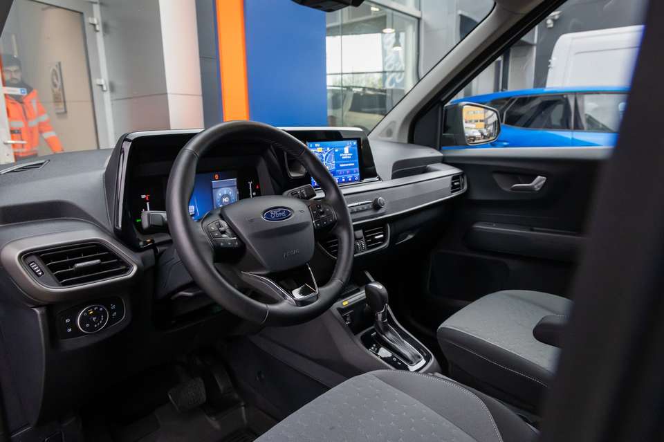 Ford Transit Courier - Imagem 2