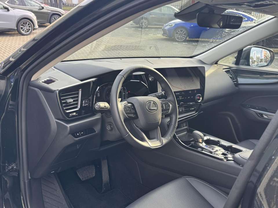 Lexus NX 450h+ - Imagem 13