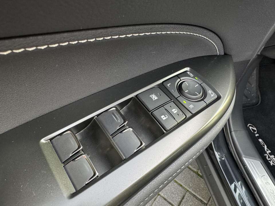 Lexus NX 450h+ - Imagem 16