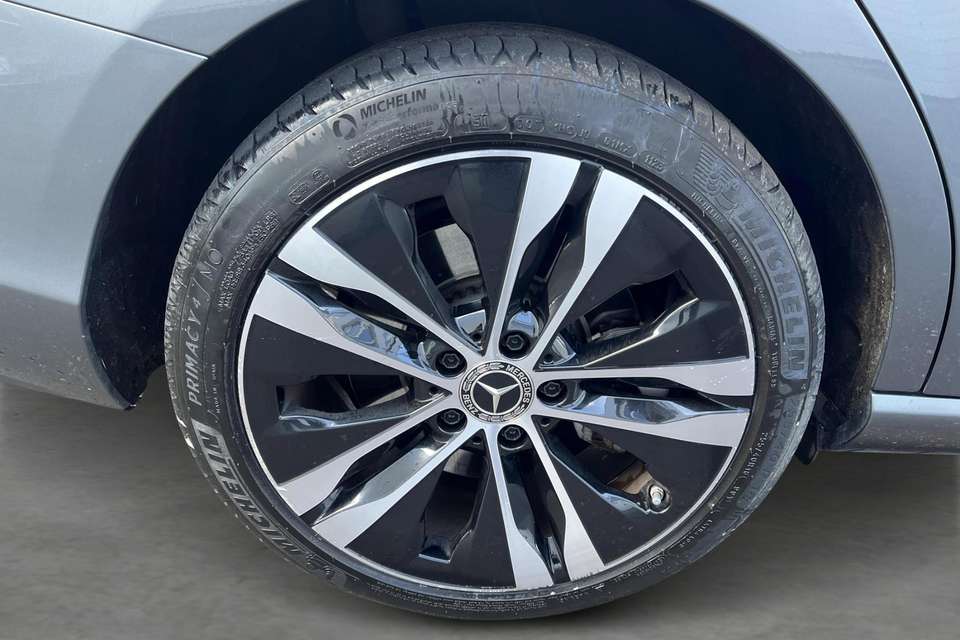 Mercedes-Benz C 300 - Imagem 8