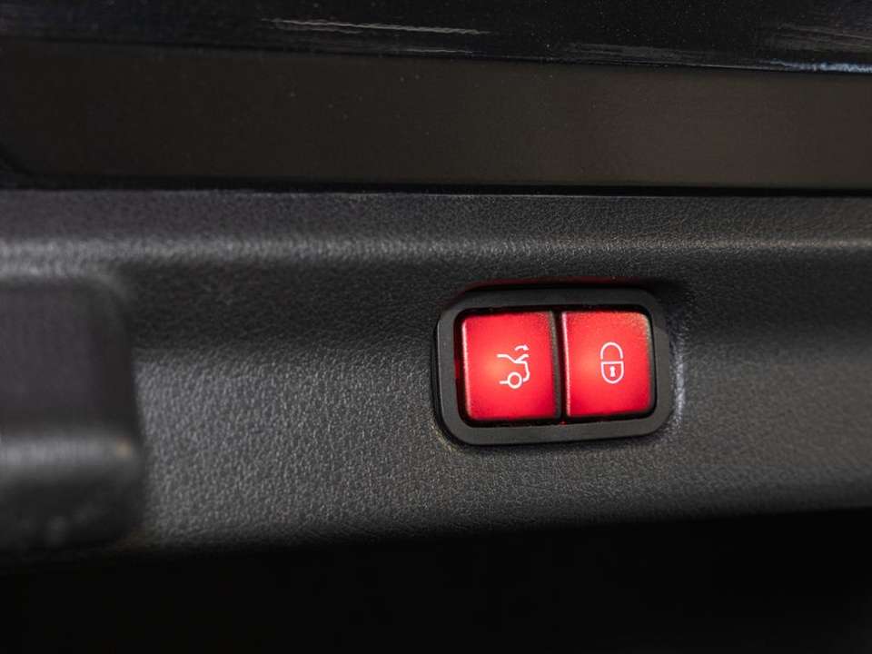 Mercedes-Benz EQE 350 - Imagem 12