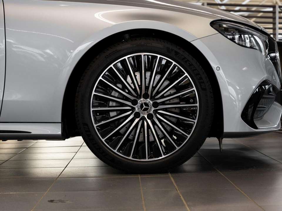 Mercedes-Benz E 300 - Imagem 6