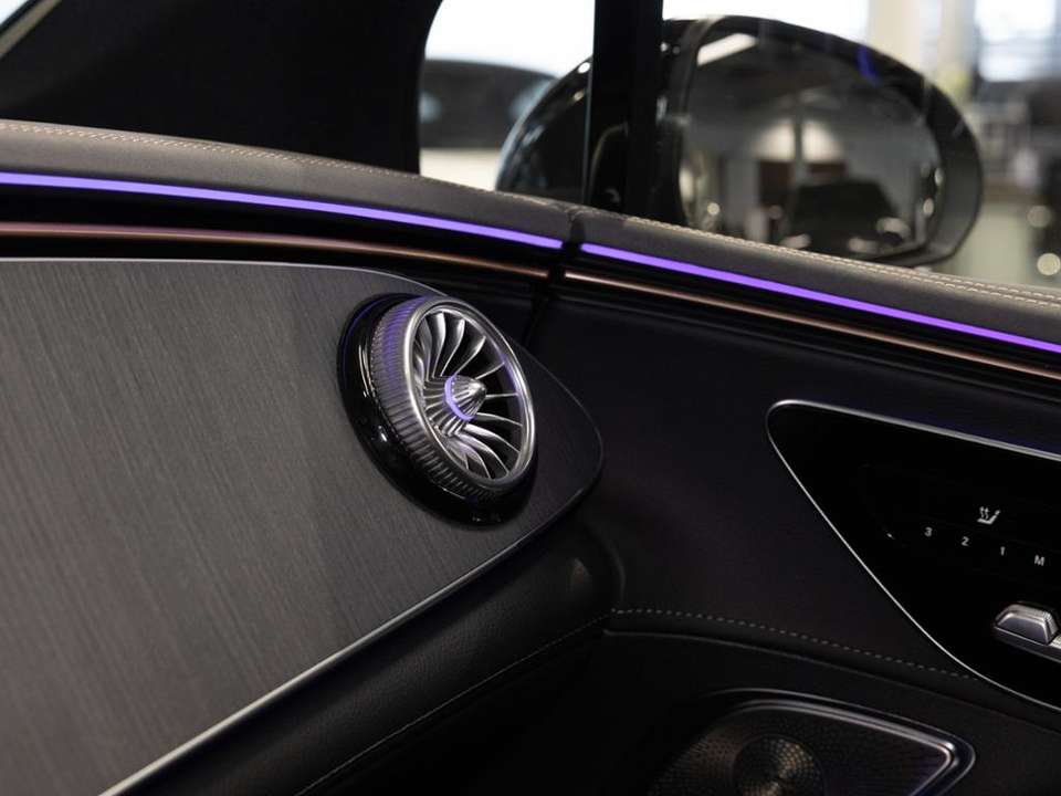 Mercedes-Benz EQE 350 - Imagem 14