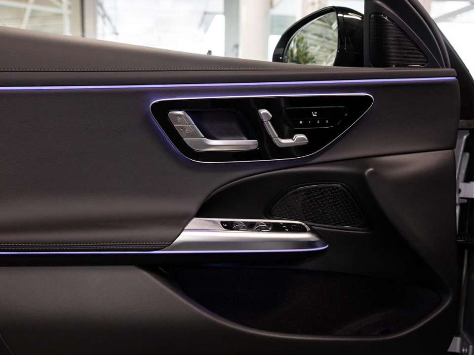 Mercedes-Benz E 300 - Imagem 14