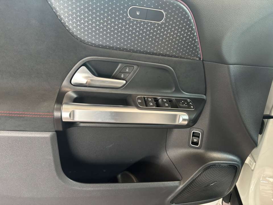 Mercedes-Benz EQB 350 - Imagem 9