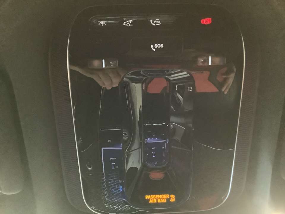 Mercedes-Benz EQE SUV - Imagem 14