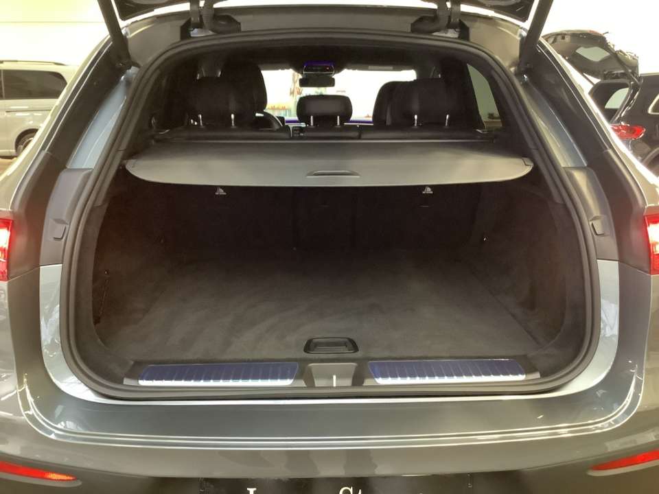 Mercedes-Benz EQE SUV - Imagem 15