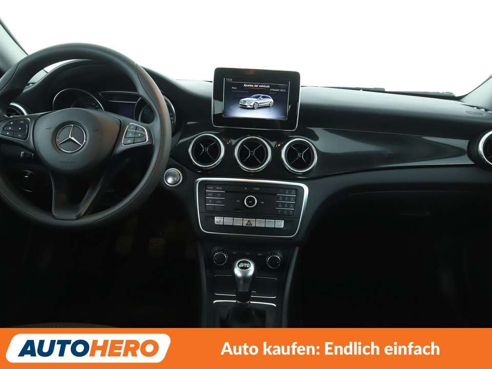 Mercedes-Benz CLA 180 - Imagem 12