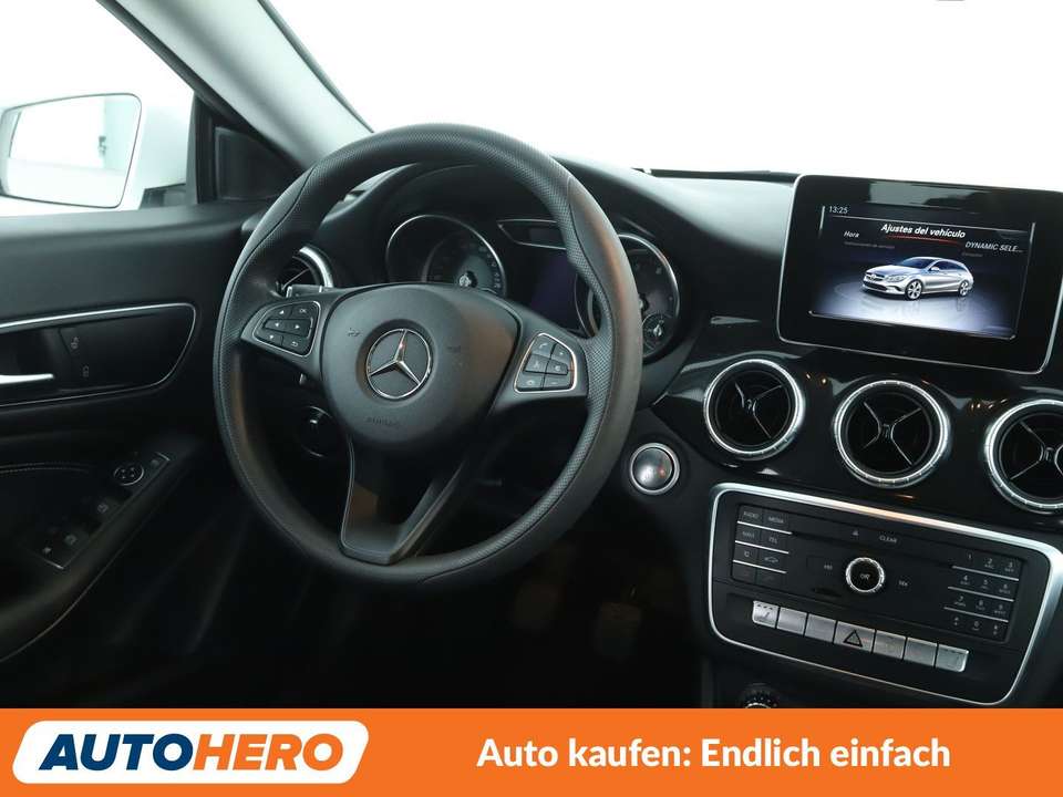 Mercedes-Benz CLA 180 - Imagem 13