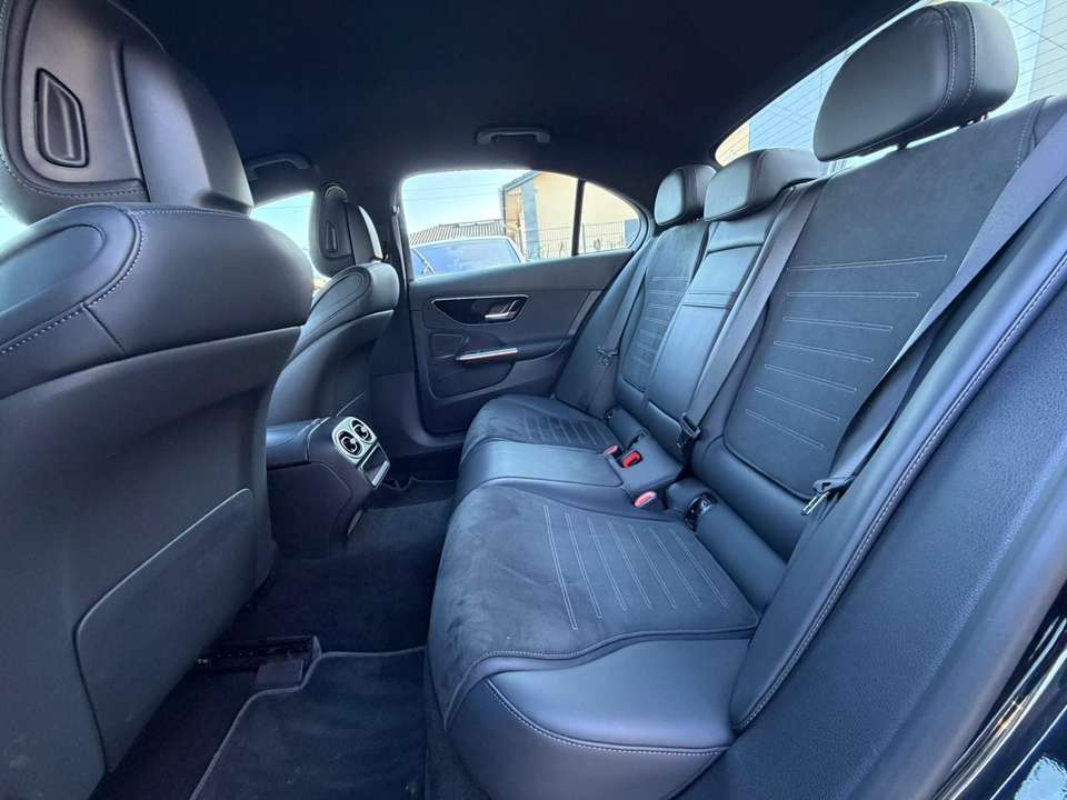 Mercedes-Benz C 200 - Imagem 12