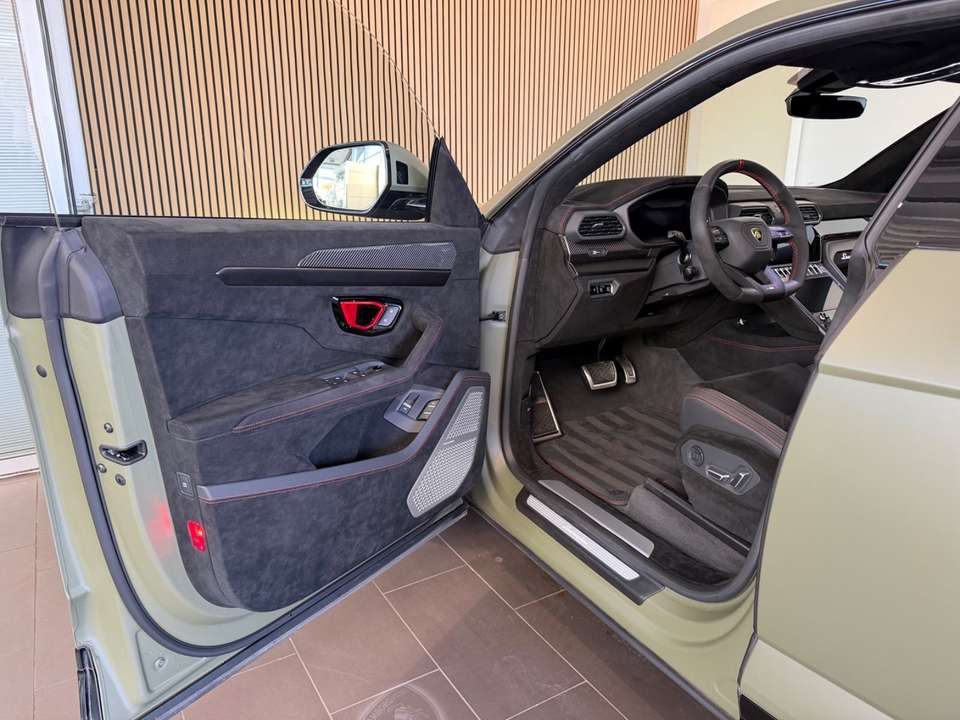 Lamborghini Urus - Imagem 8