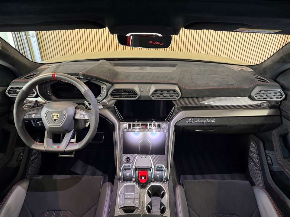 Lamborghini Urus - Imagem 11