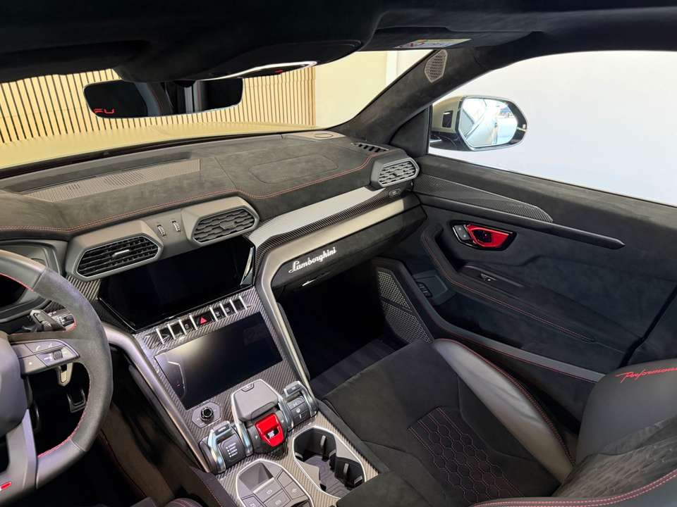 Lamborghini Urus - Imagem 13