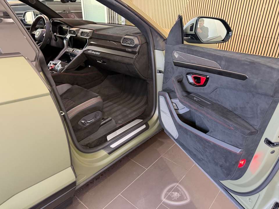 Lamborghini Urus - Imagem 15