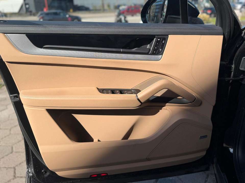 Porsche Cayenne - Imagem 6