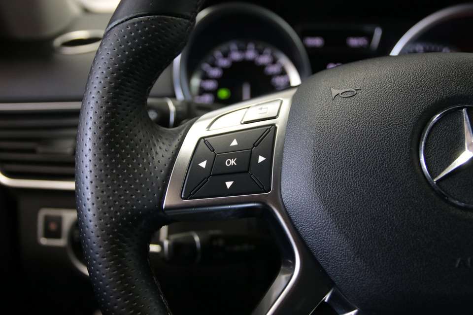 Mercedes-Benz ML 350 - Imagem 16