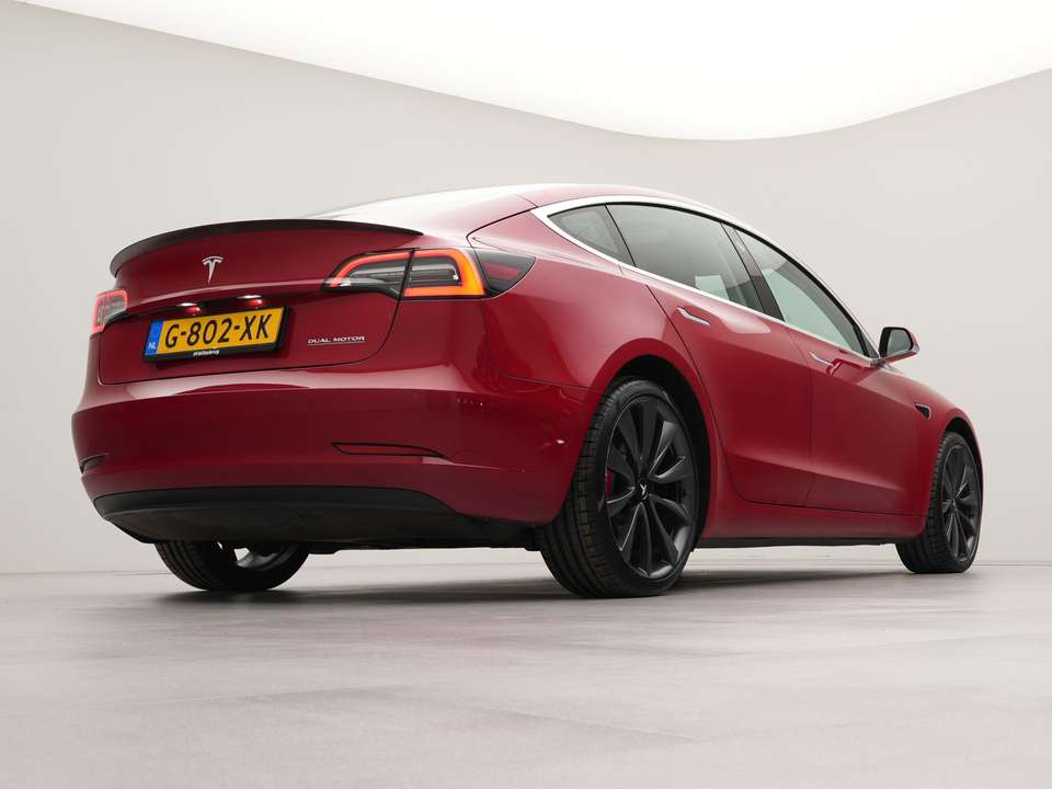 Tesla Model 3 - Imagem 13