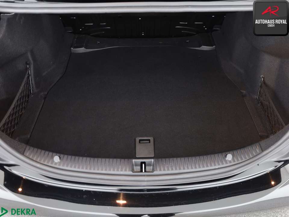 Mercedes-Benz C 200 - Imagem 13