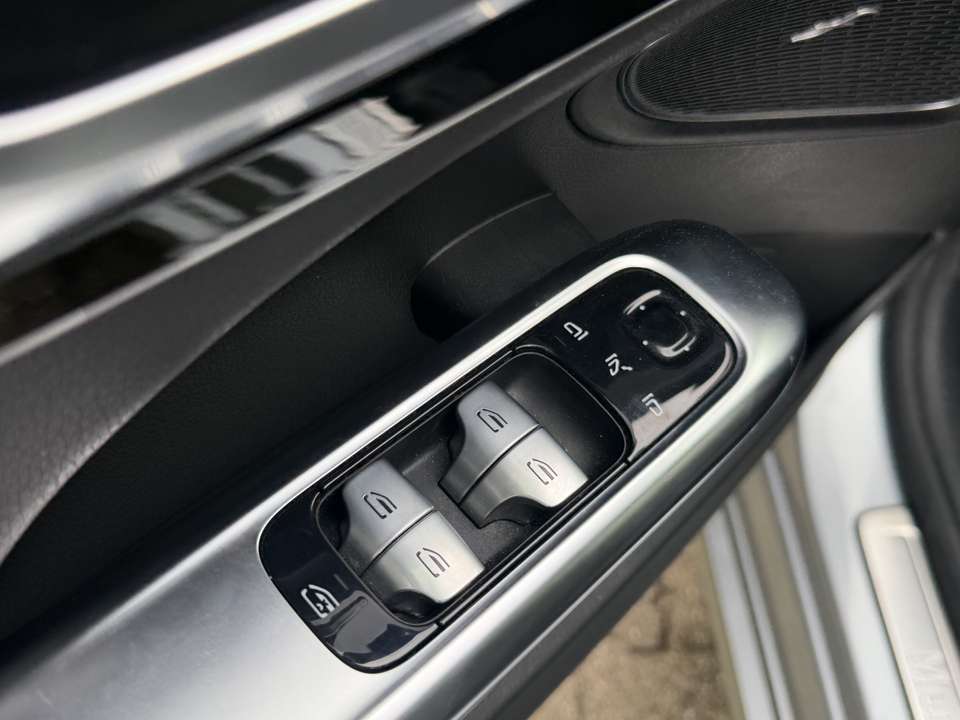 Mercedes-Benz C 200 - Imagem 12