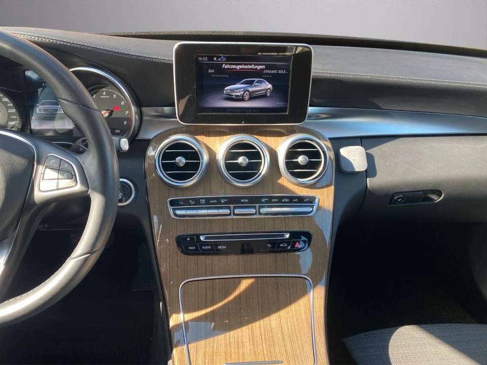 Mercedes-Benz C 180 - Imagem 13